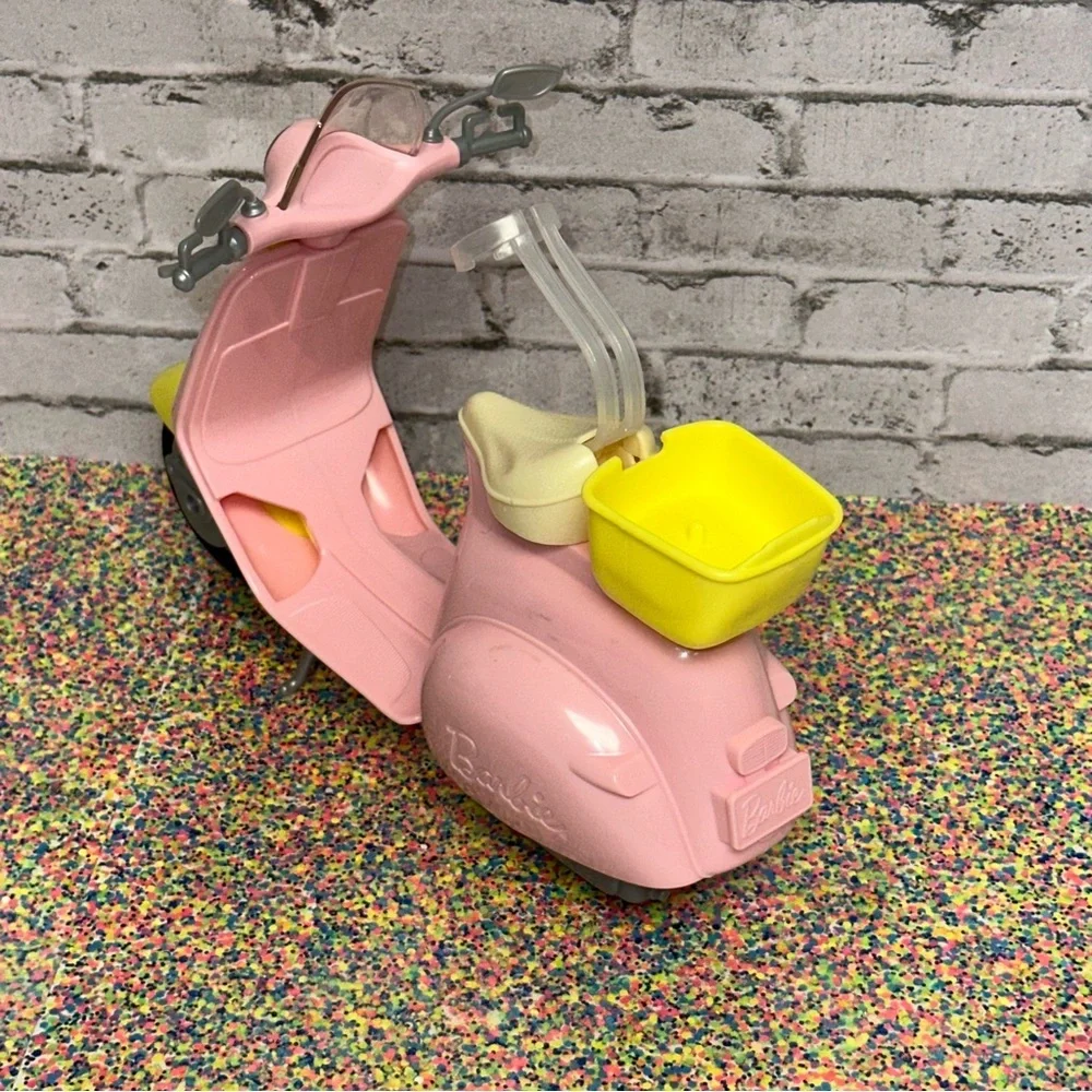 Barbie 2016 Vespa Scooter Moped Motorcycle Bike Basket Pink & Yellow